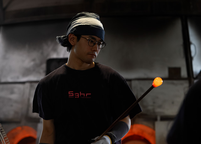 菅原工芸硝子の職人1