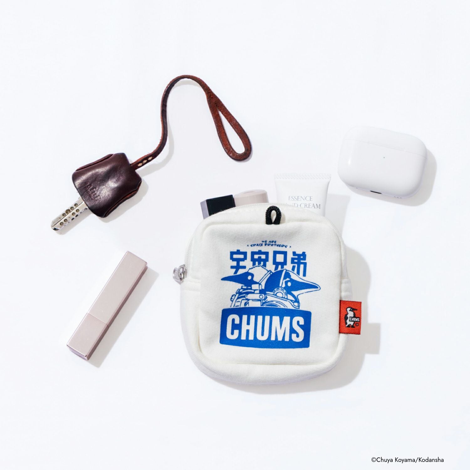 CHUMS×宇宙兄弟 Square Pouch | コルクショップ